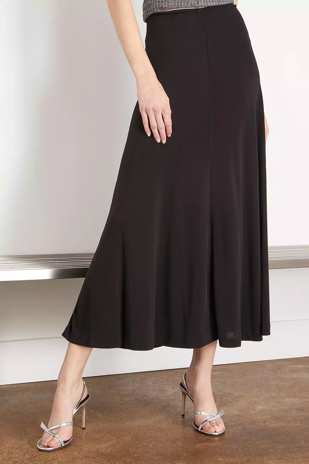 Black Skirt - Movere Skirt in Black