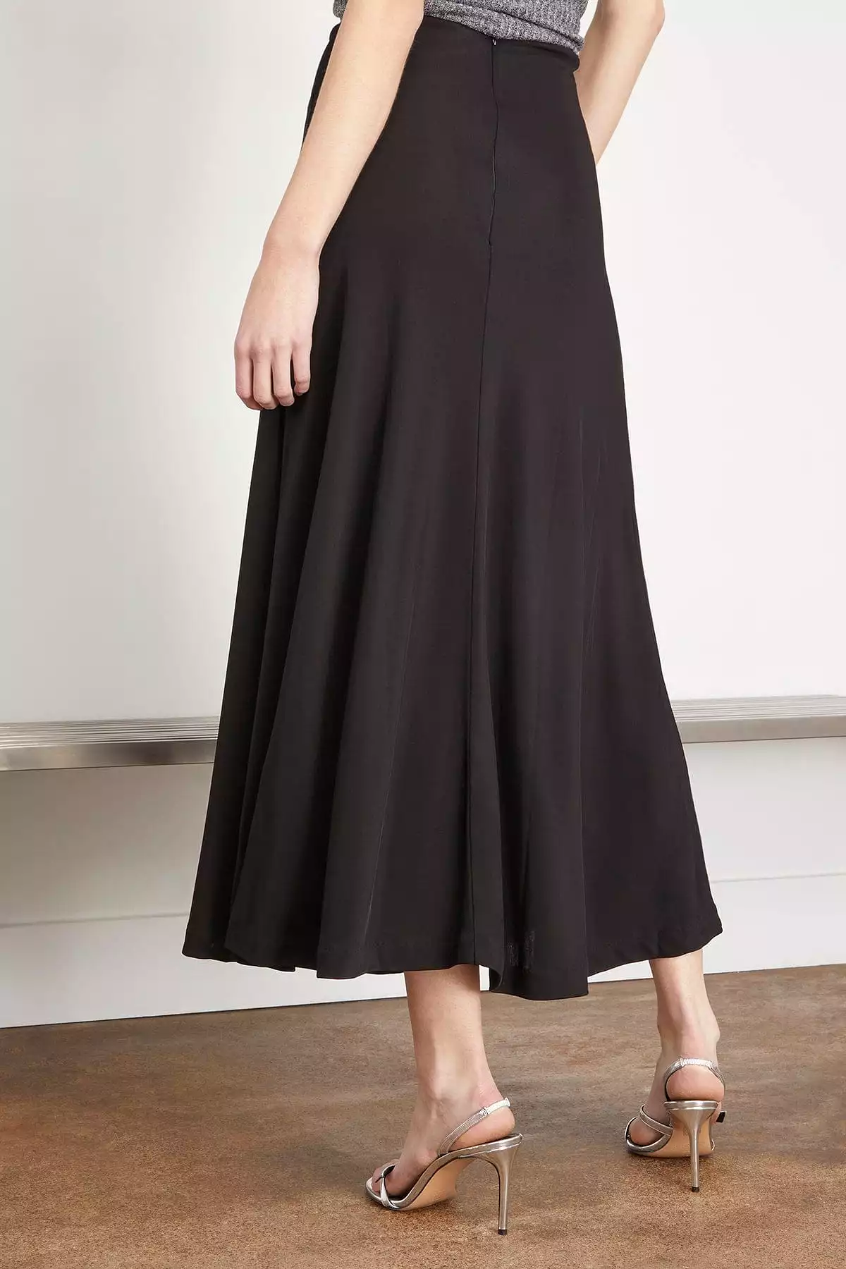 Black Skirt - Movere Skirt in Black