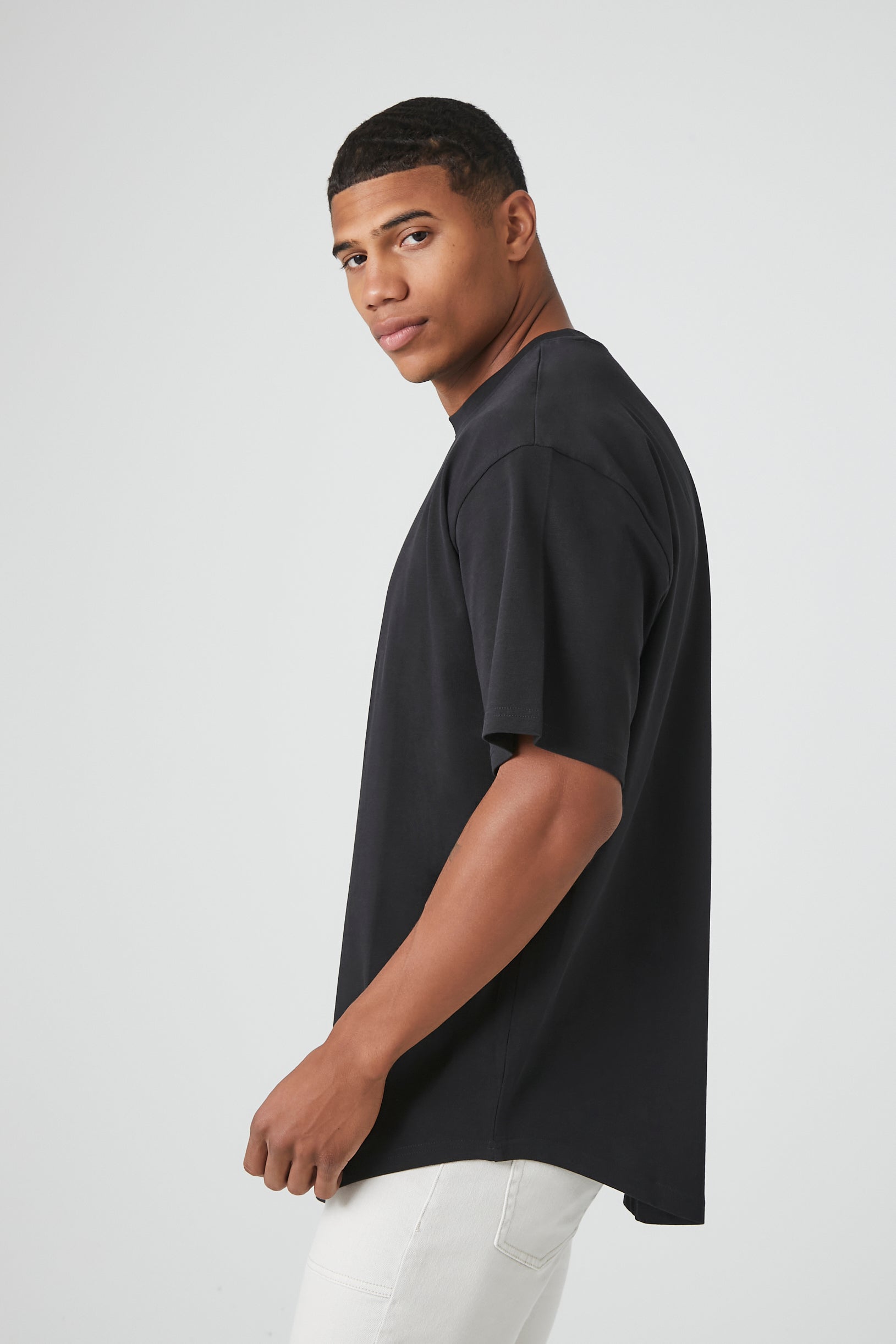 Curved-Hem Crew Tee - Result: Trendy Curved-Hem Crew Tee for Stylish Fashionistas