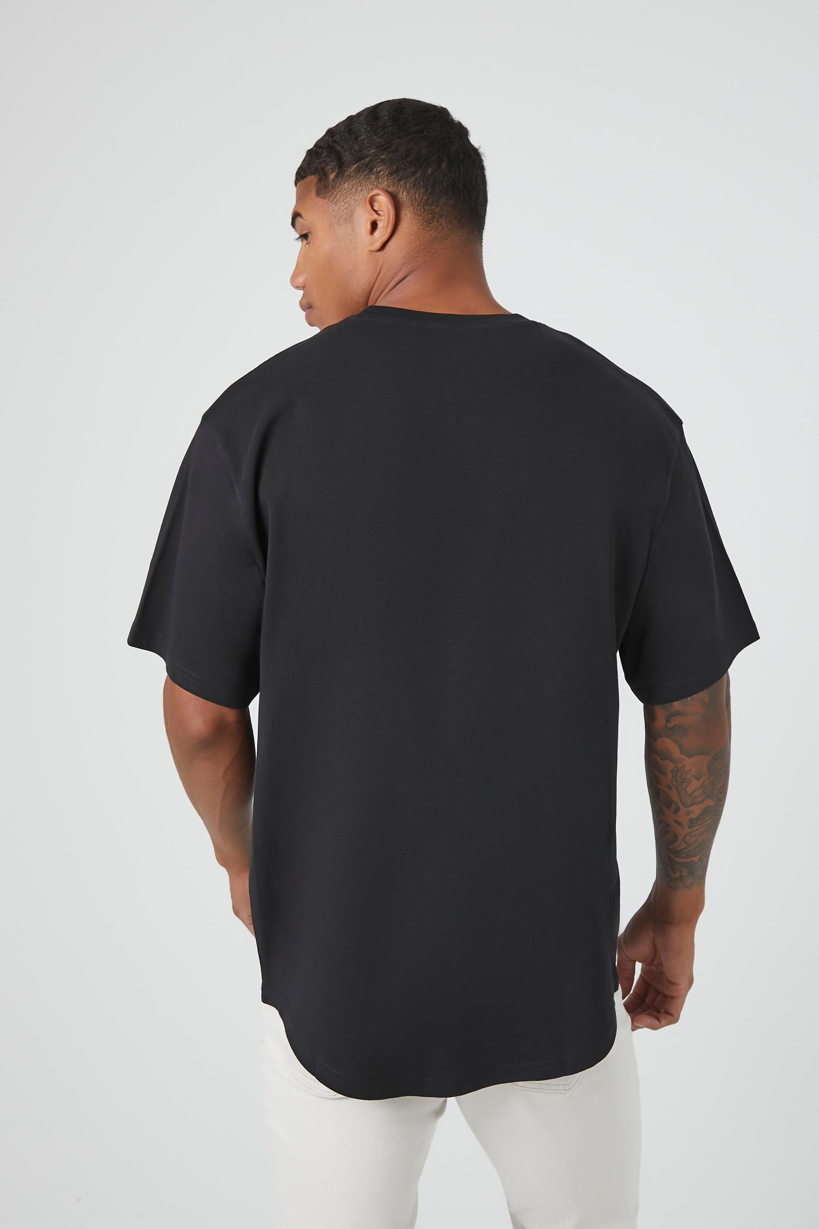 Curved-Hem Crew Tee - Result: Trendy Curved-Hem Crew Tee for Stylish Fashionistas