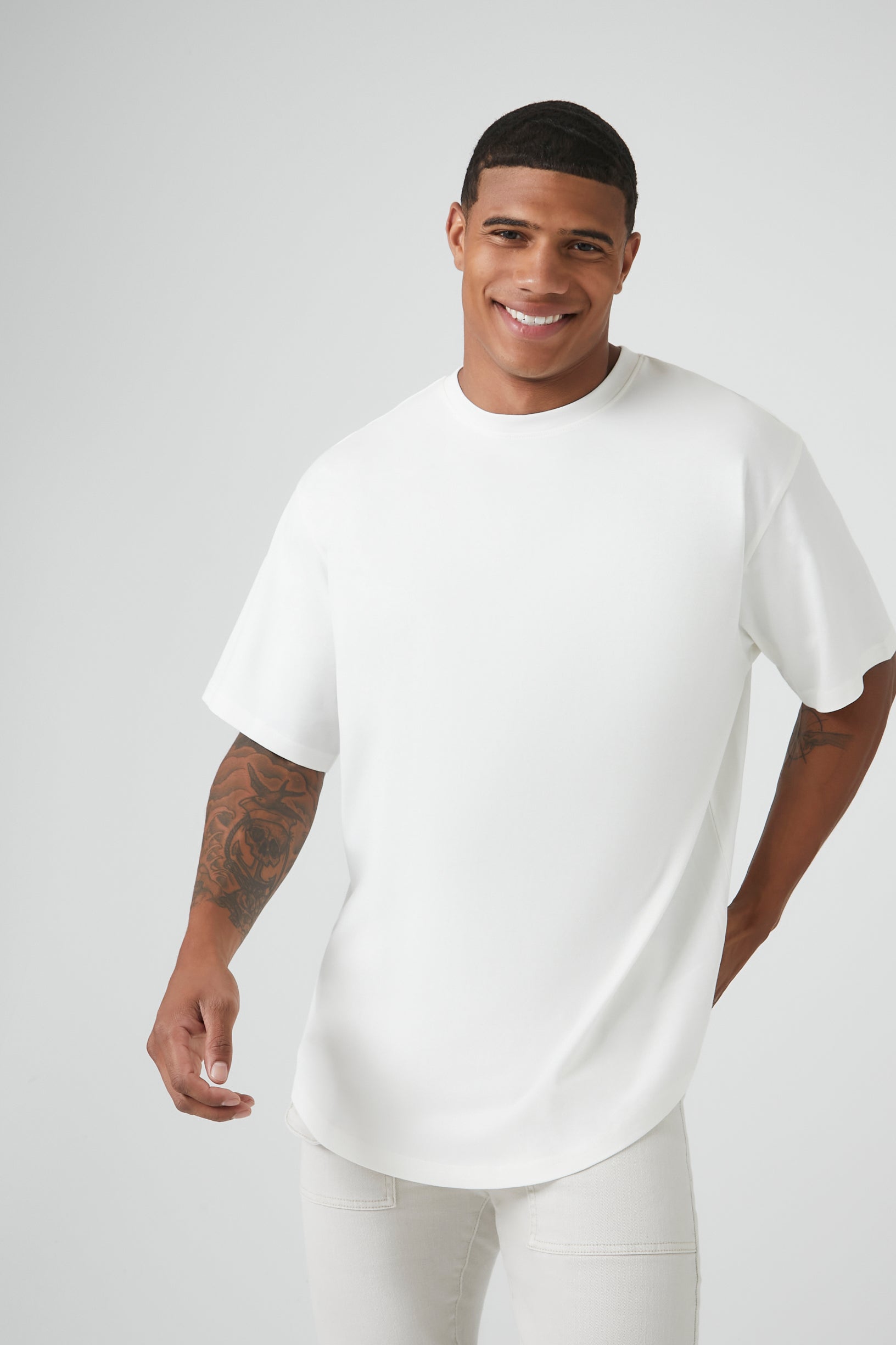 Curved-Hem Crew Tee - Result: Trendy Curved-Hem Crew Tee for Stylish Fashionistas