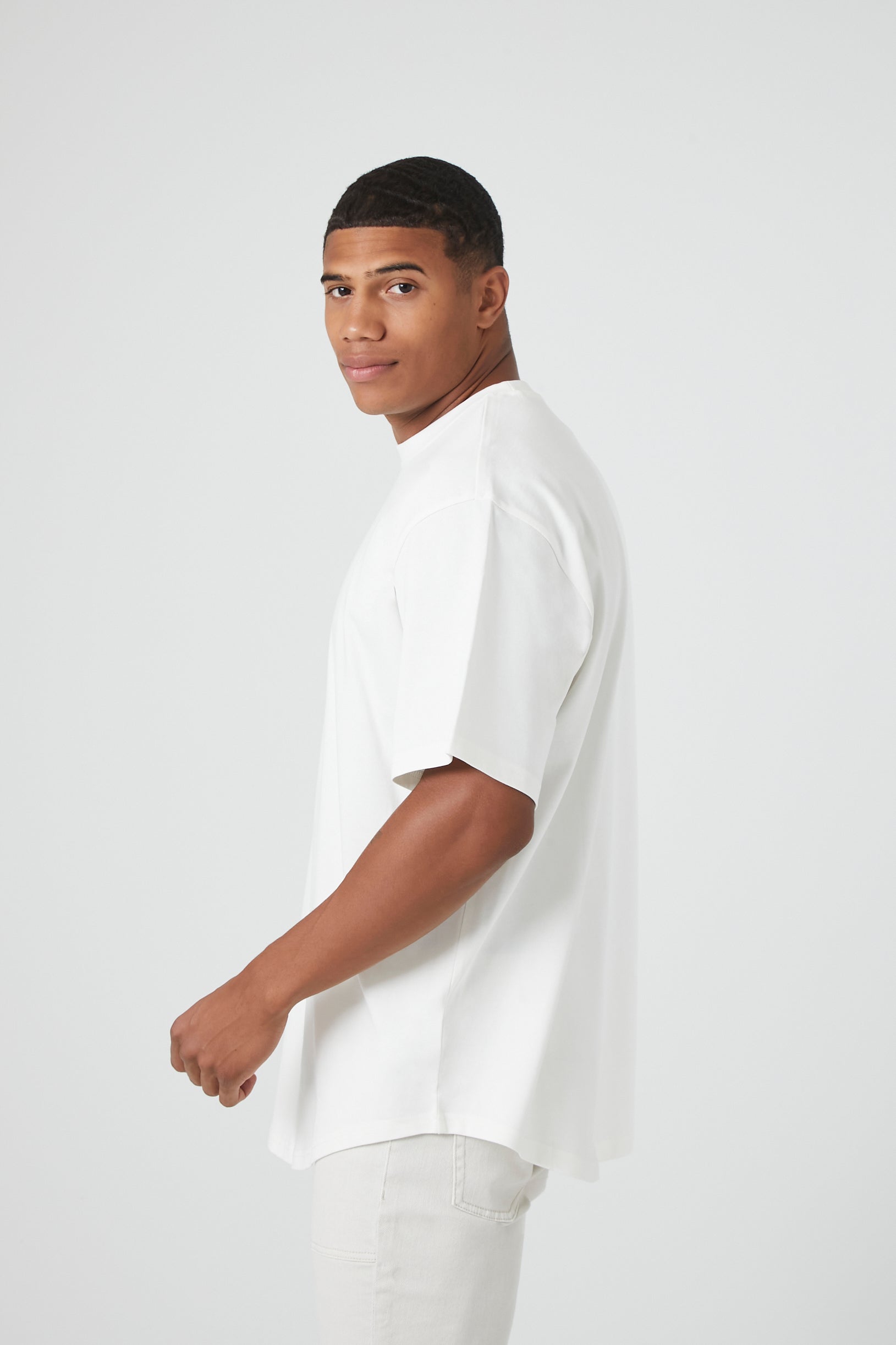 Curved-Hem Crew Tee - Result: Trendy Curved-Hem Crew Tee for Stylish Fashionistas