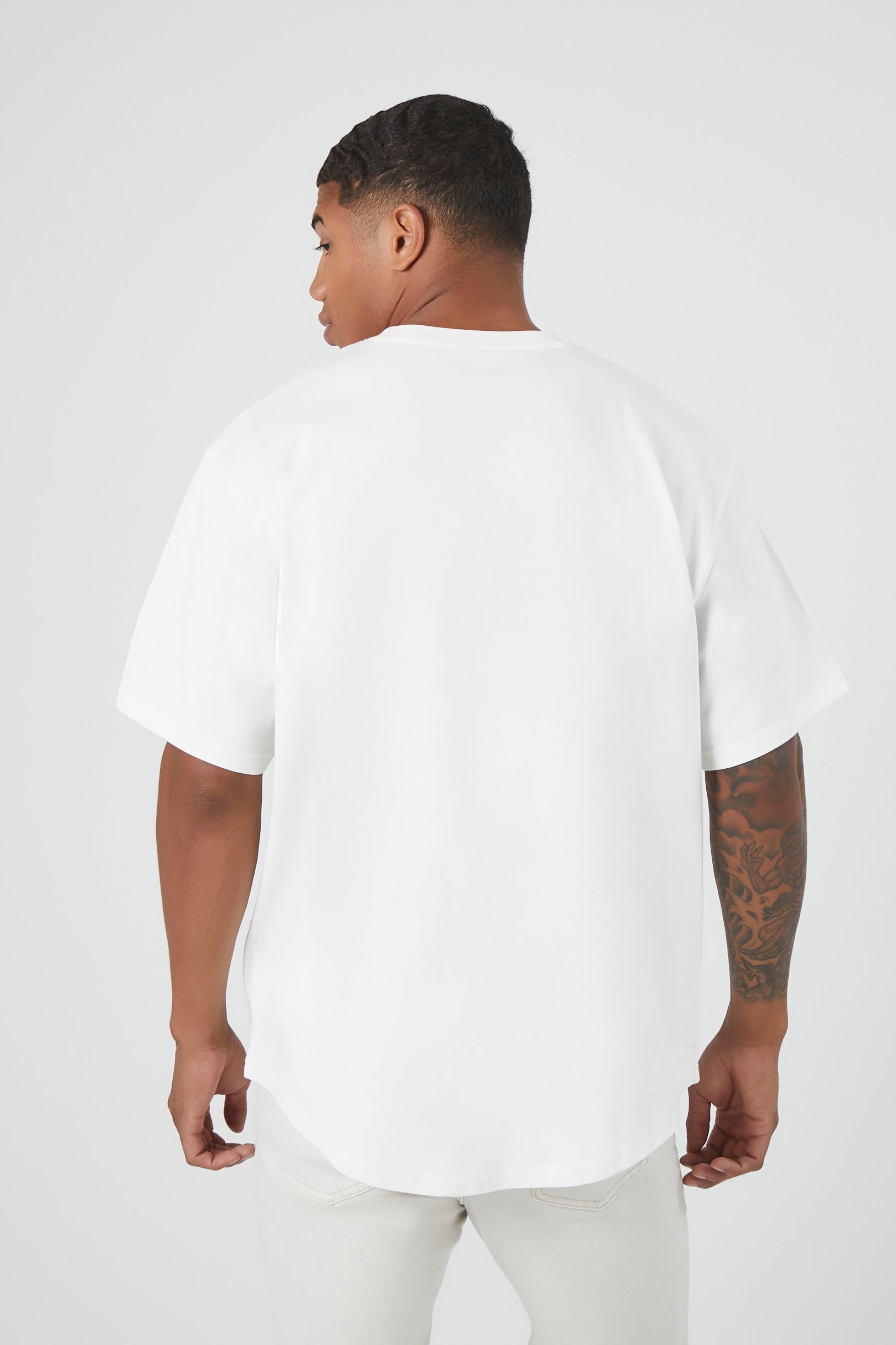 Curved-Hem Crew Tee - Result: Trendy Curved-Hem Crew Tee for Stylish Fashionistas