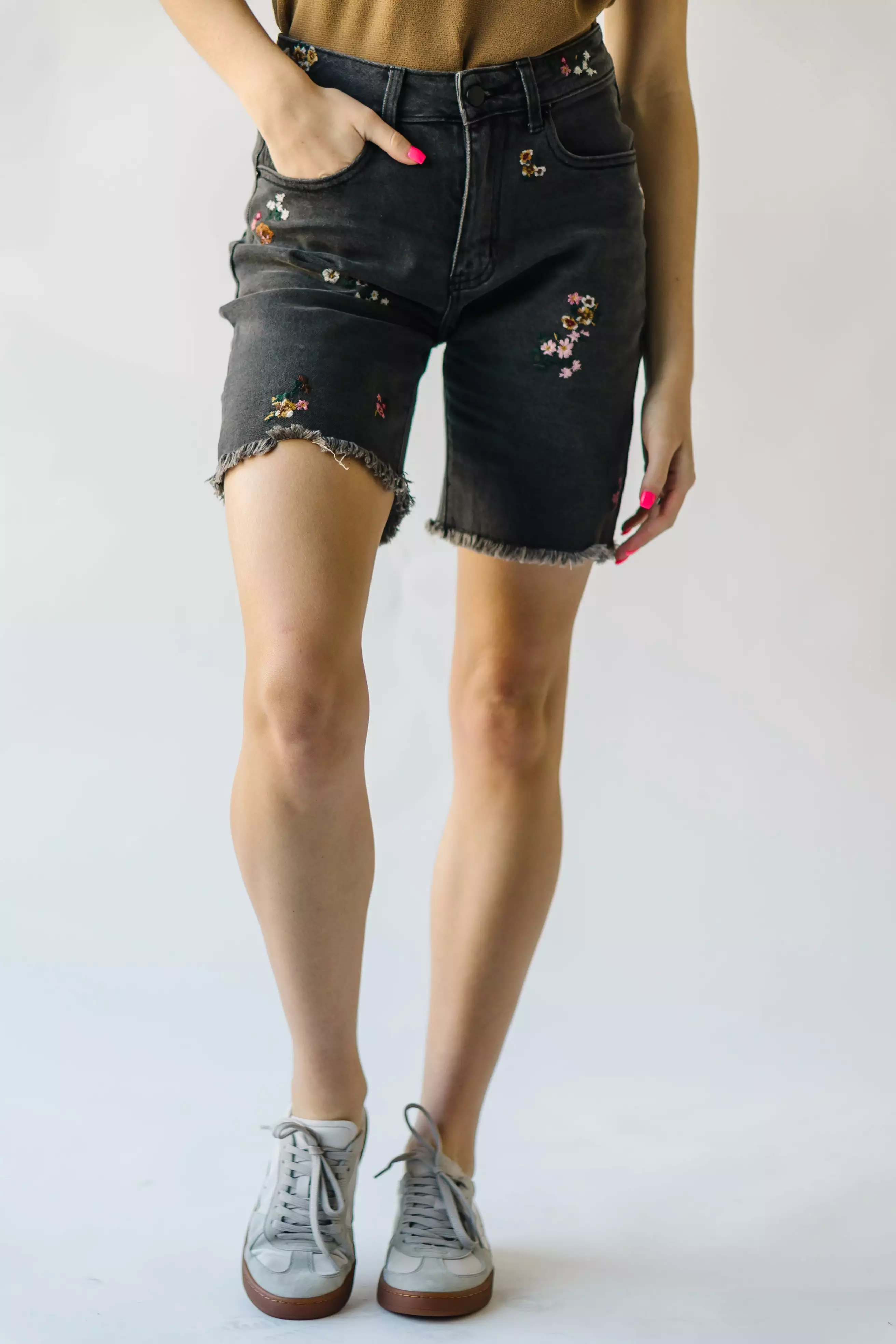 Hessmer black denim shorts with embroidery - Shop now.