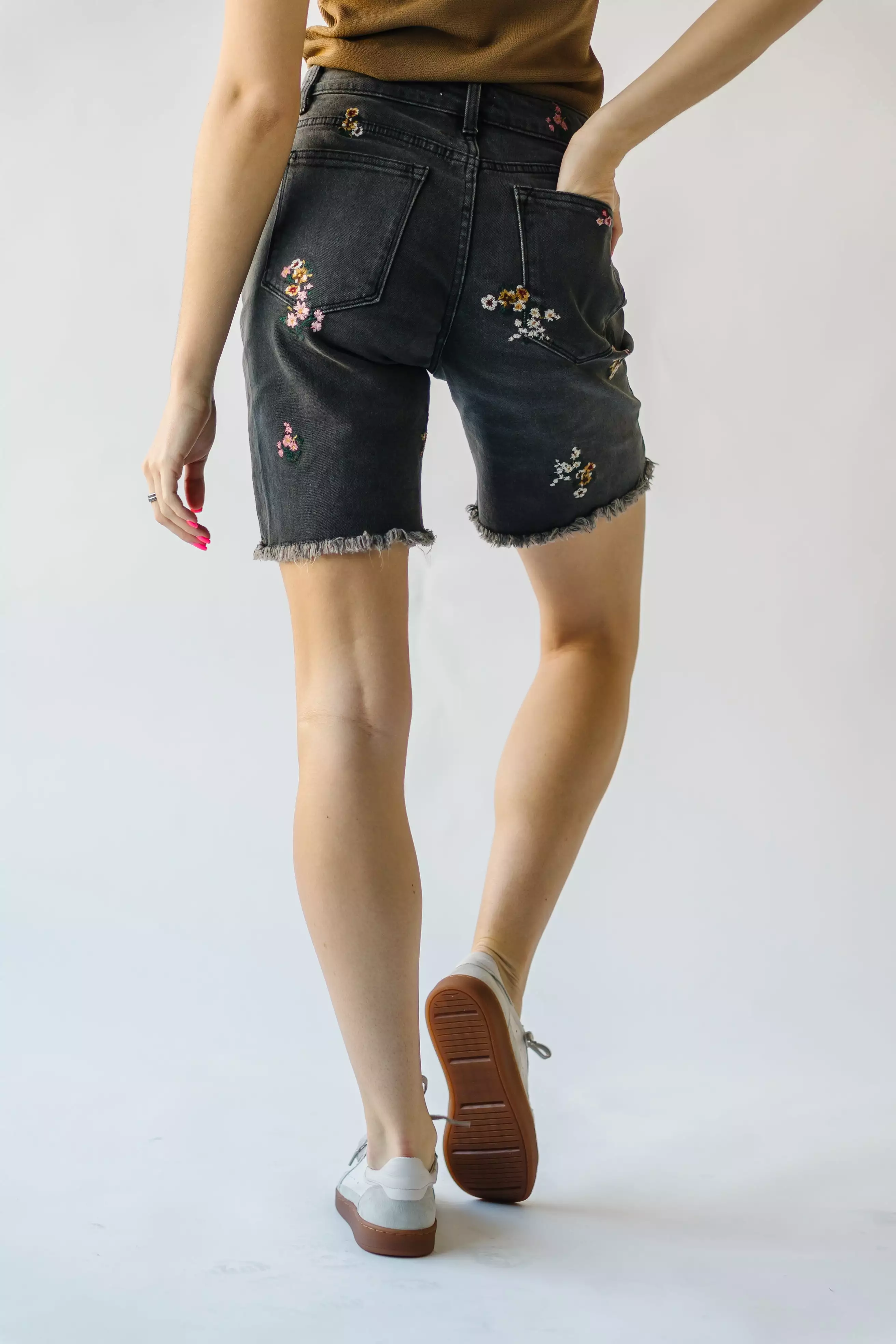 Hessmer black denim shorts with embroidery - Shop now.