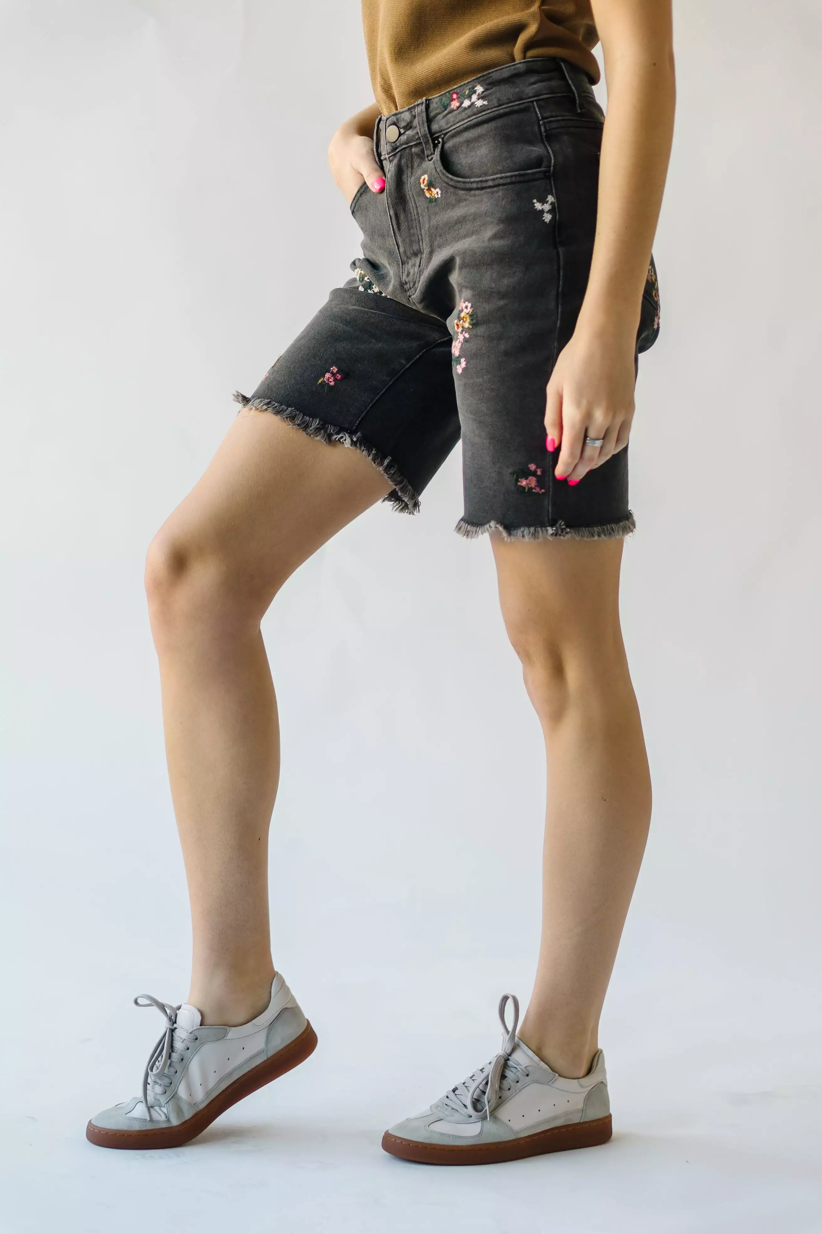 Hessmer black denim shorts with embroidery - Shop now.