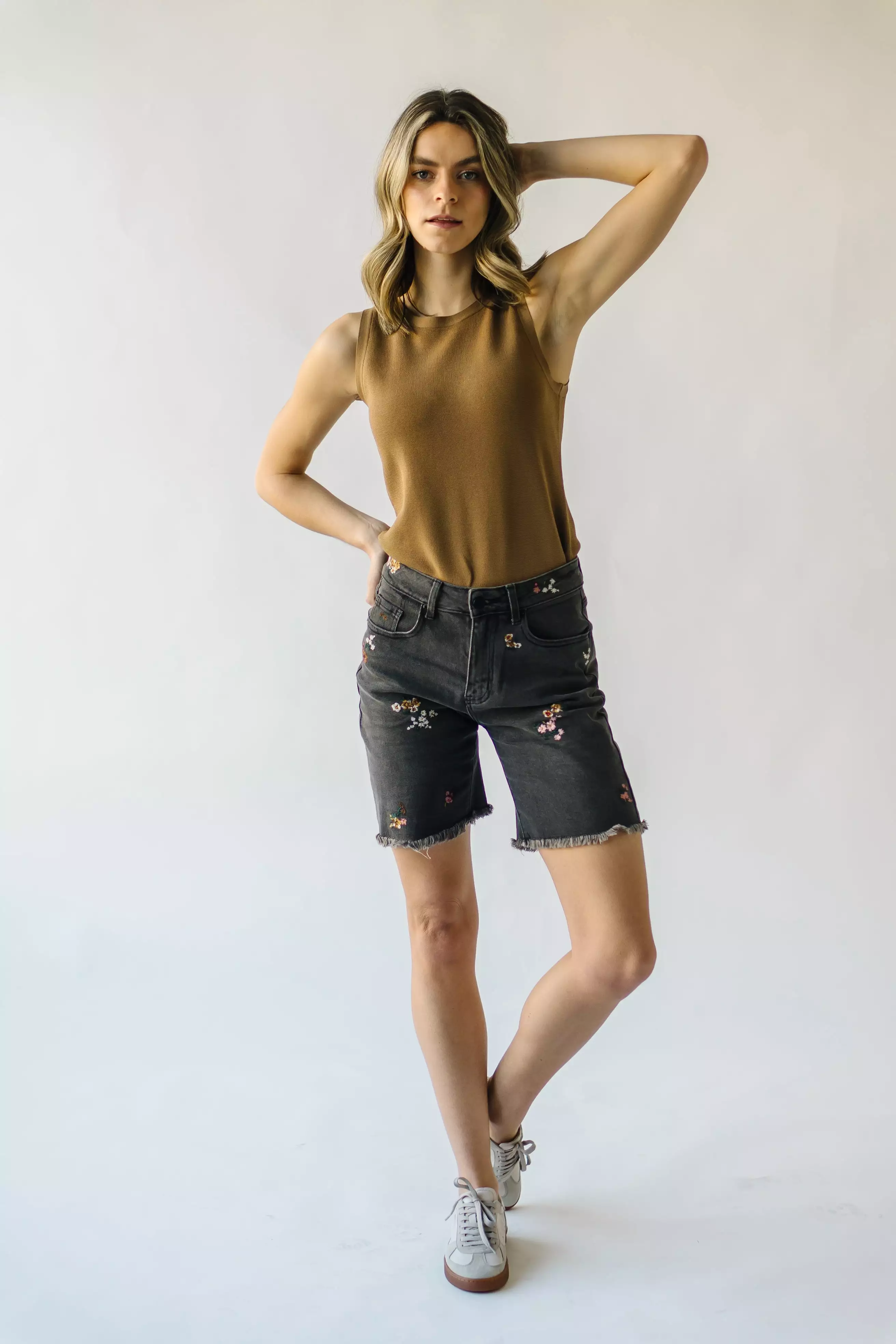 Hessmer black denim shorts with embroidery - Shop now.