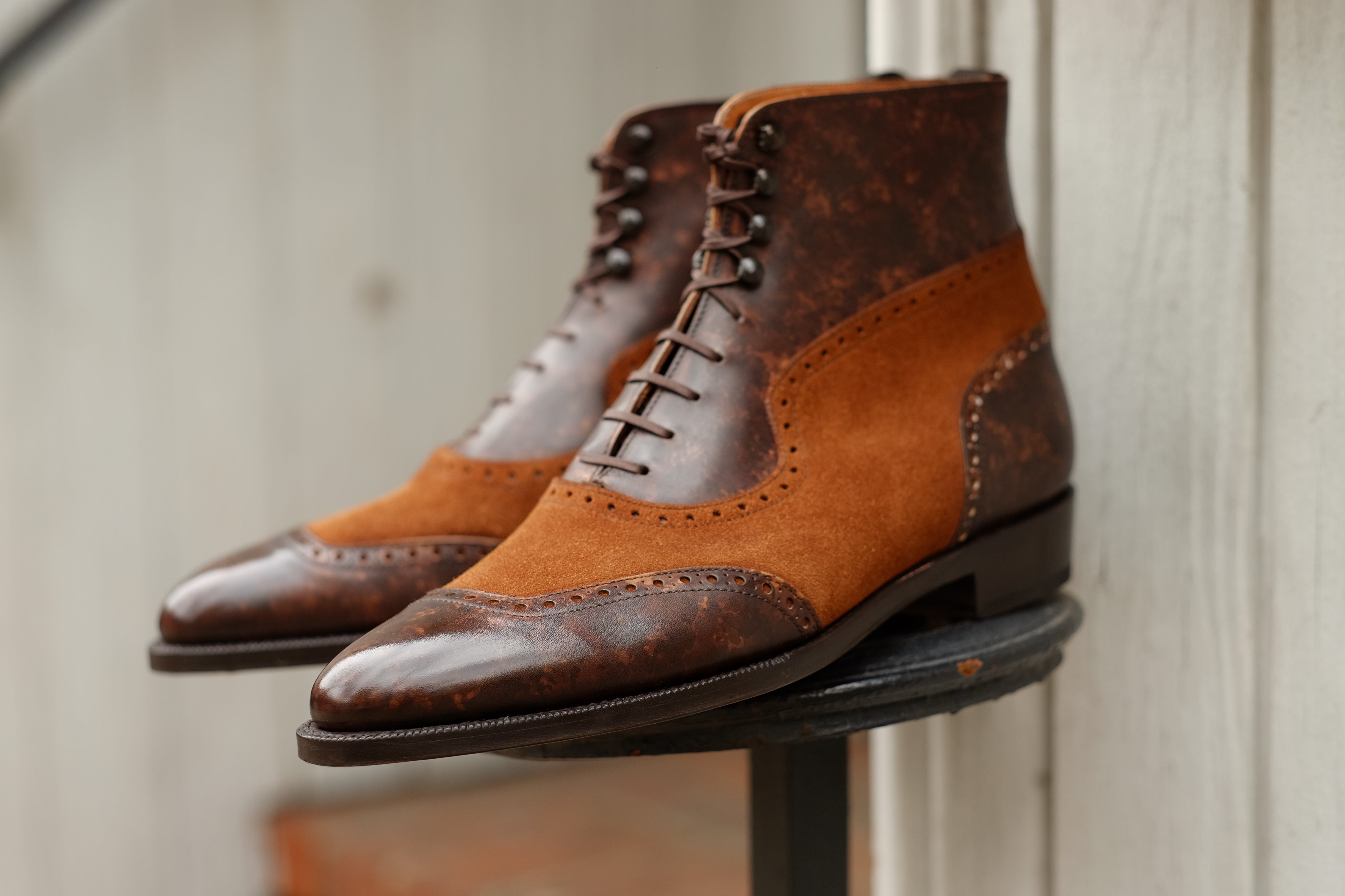 Pinehurst dark brown marble patina snuff suede