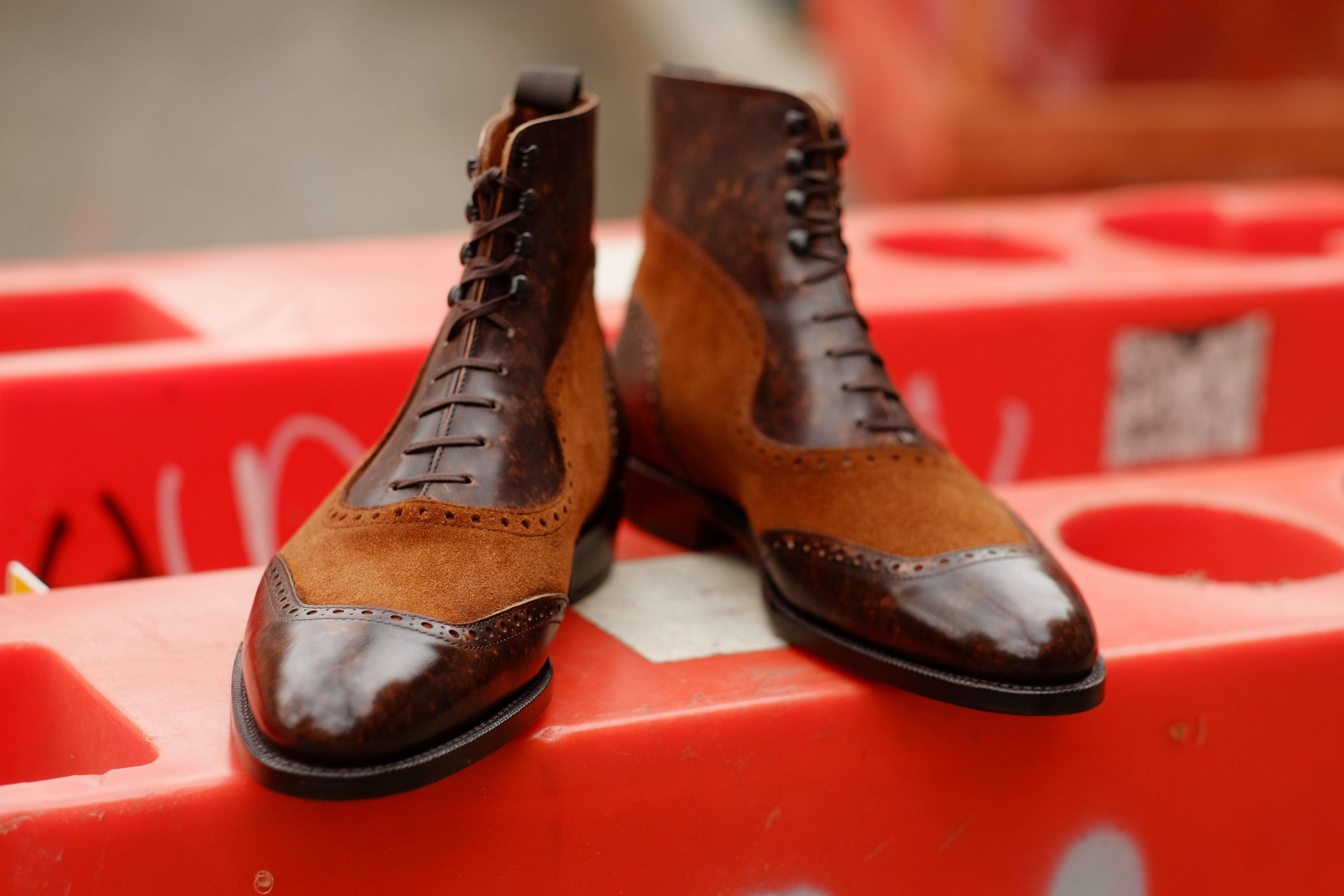 Pinehurst dark brown marble patina snuff suede