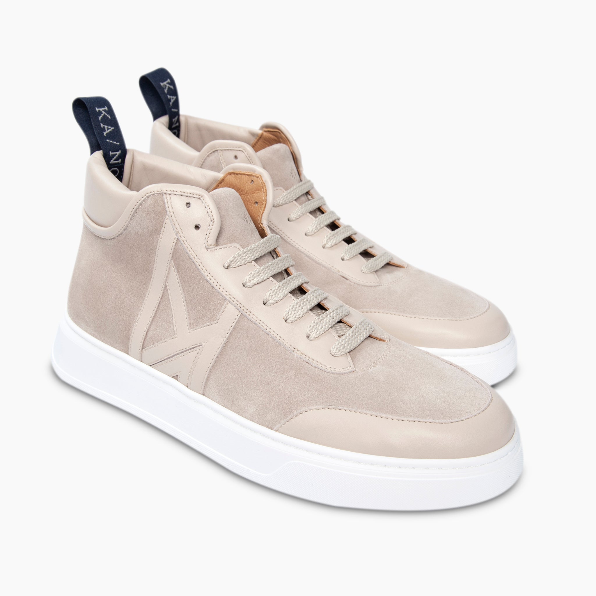 Suede leather mid-sneaker for sharing