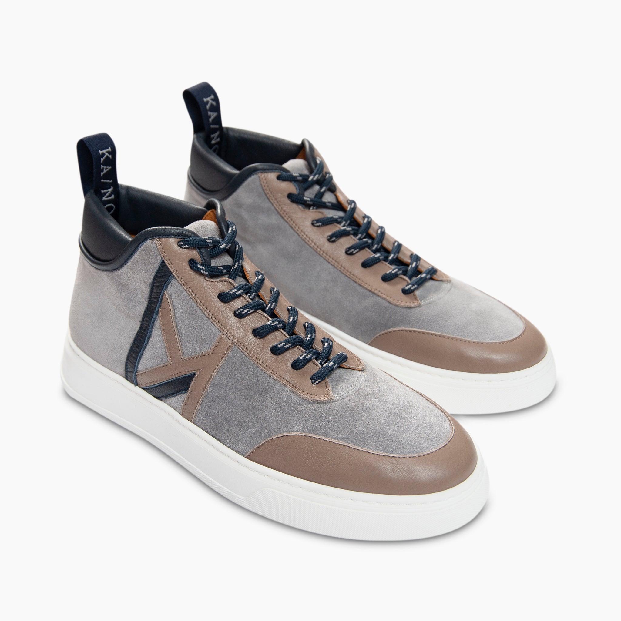 Suede leather mid-sneaker for sharing