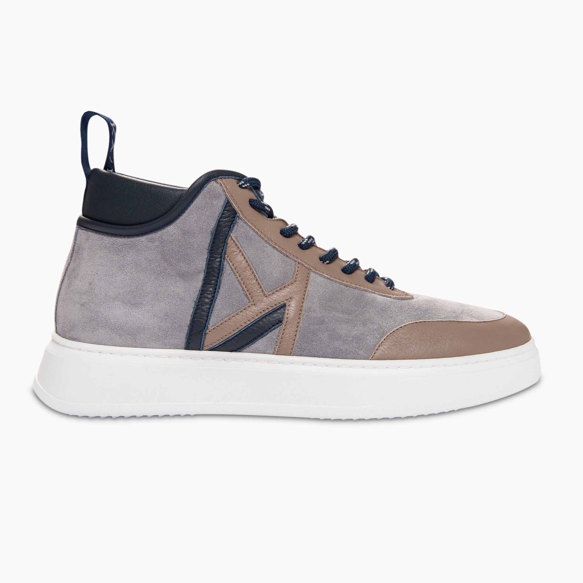 Suede leather mid-sneaker for sharing