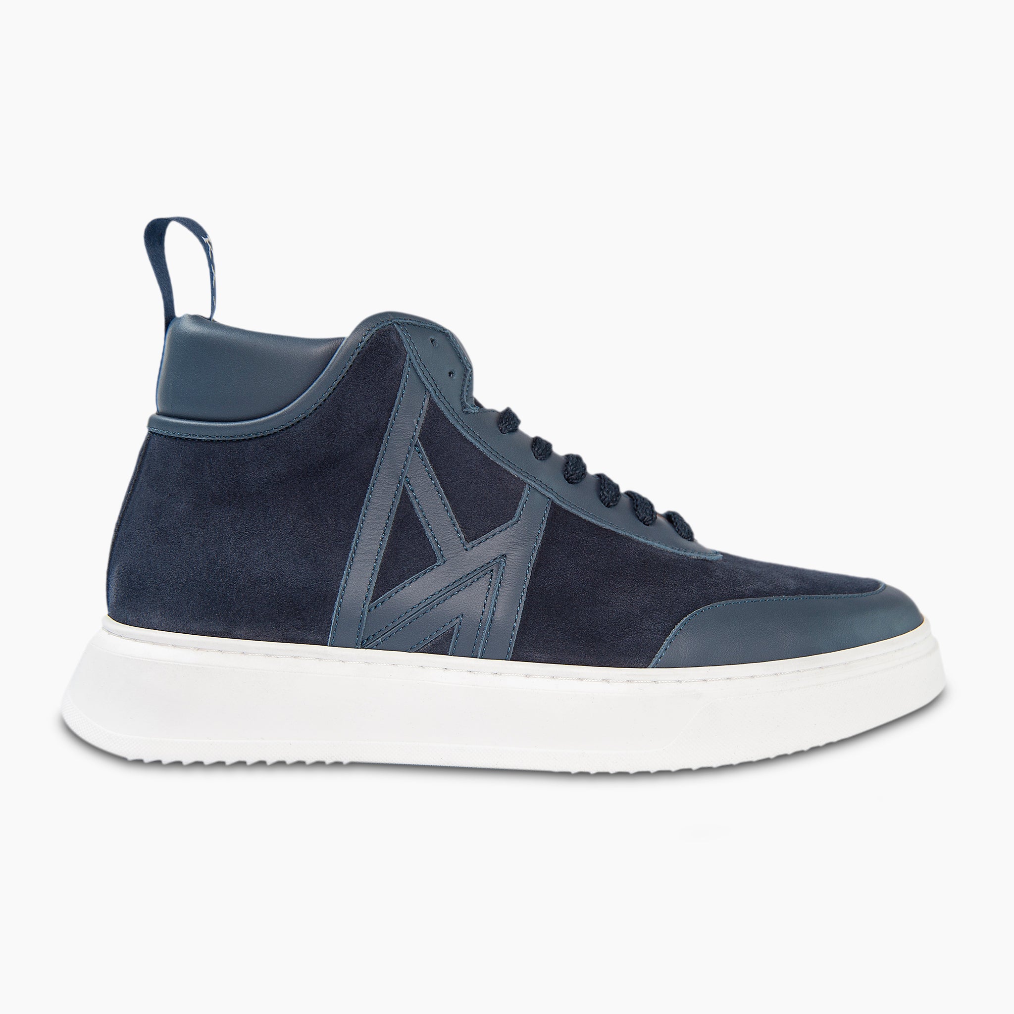 Suede leather mid-sneaker for sharing