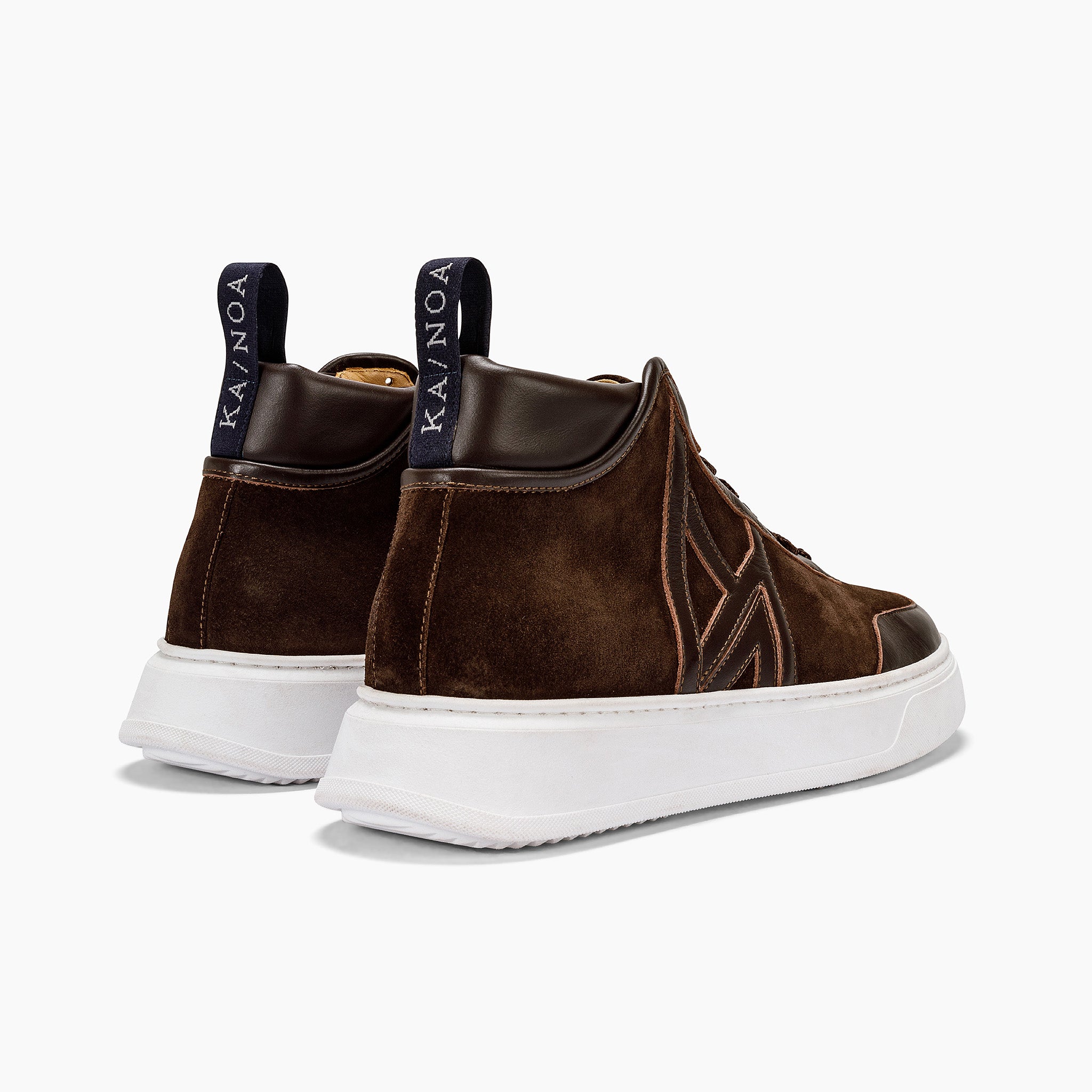 Suede leather mid-sneaker for sharing