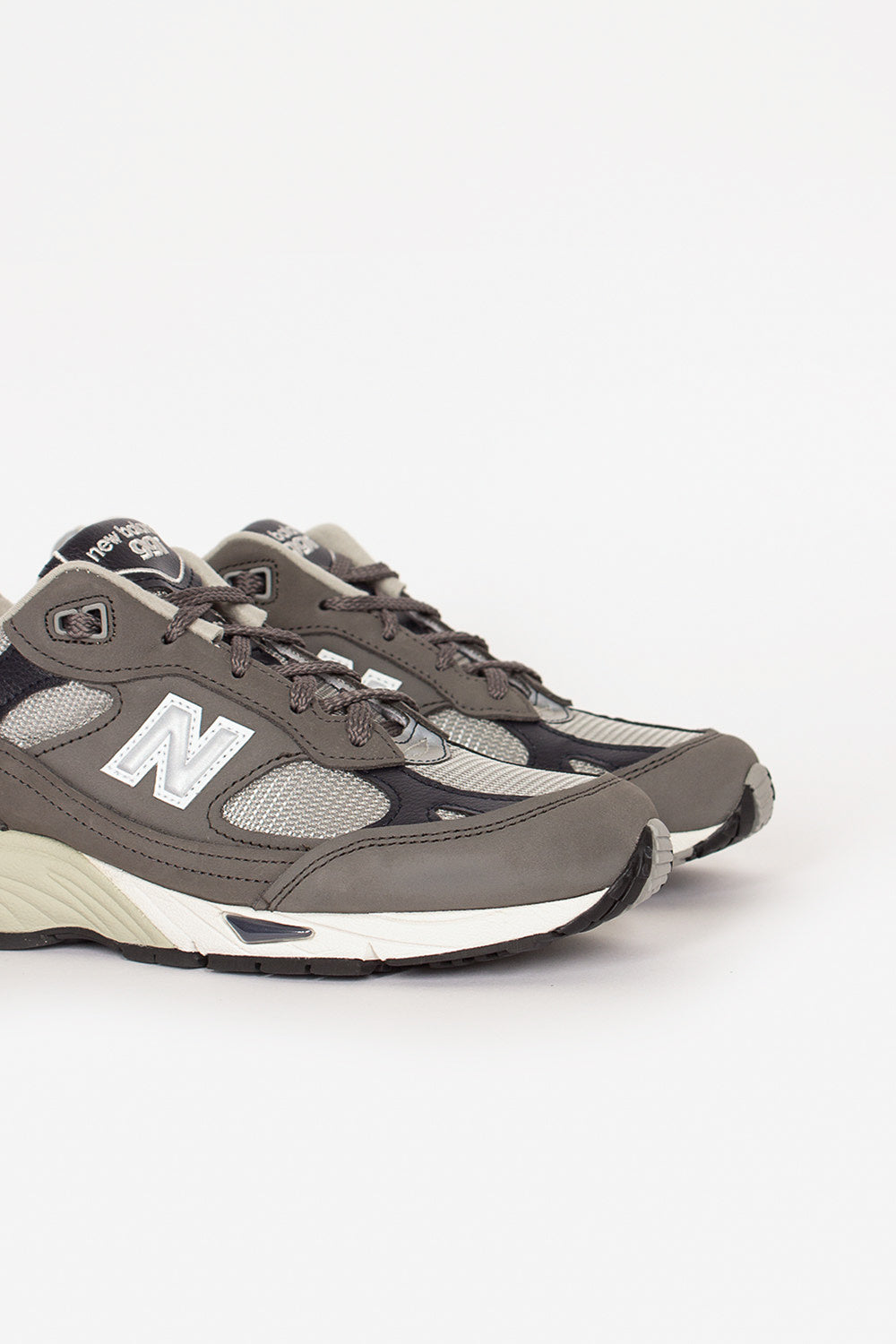 W991GNS Sneaker - Castlerock Grey/Navy.