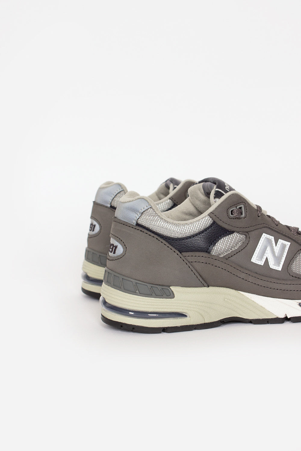 W991GNS Sneaker - Castlerock Grey/Navy.