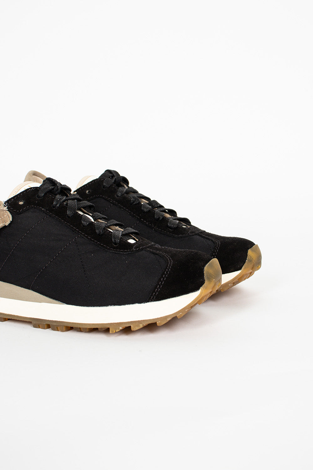 Walpi Runner Black - Shop Now